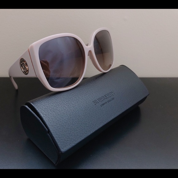 Burberry BE4290 Sunglasses - Picture 2 of 3